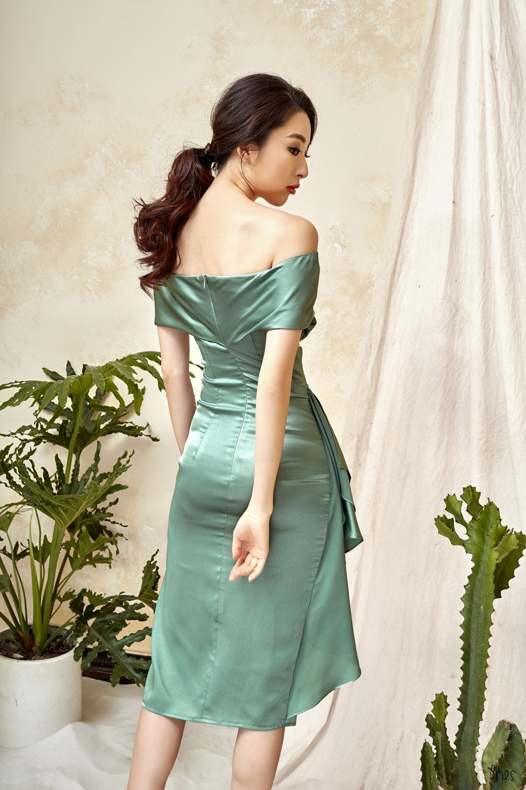 Asymmetric Neckline Folded Shoulder Dress